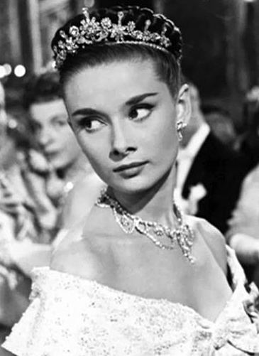 Audrey Hepburn on screen and stage - Alchetron, the free social ...