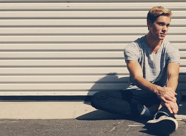 Austin North Guess What Hottie Actor Austin North Is Doing For Valentines Day