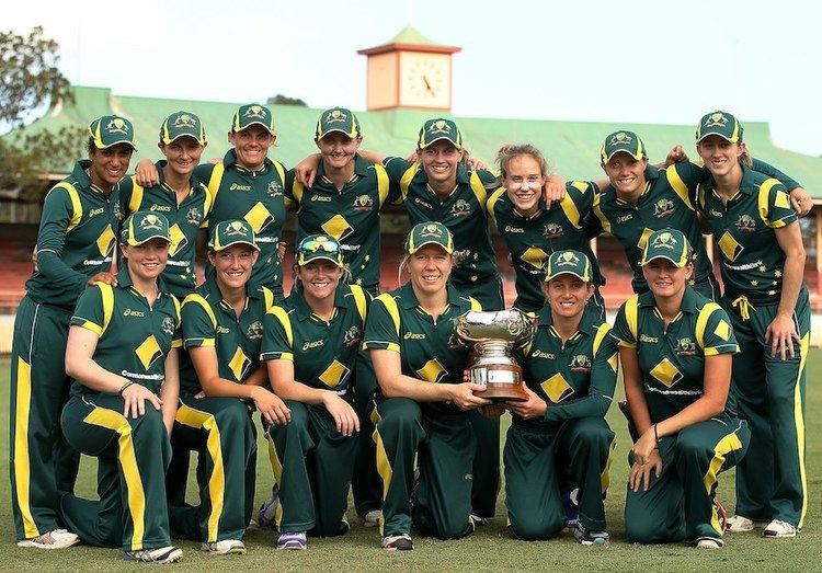 Australia women's national cricket team The Australia Women39s team with the Rose Bowl Photo Global