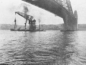 Australian floating crane Titan httpsuploadwikimediaorgwikipediacommonsthu