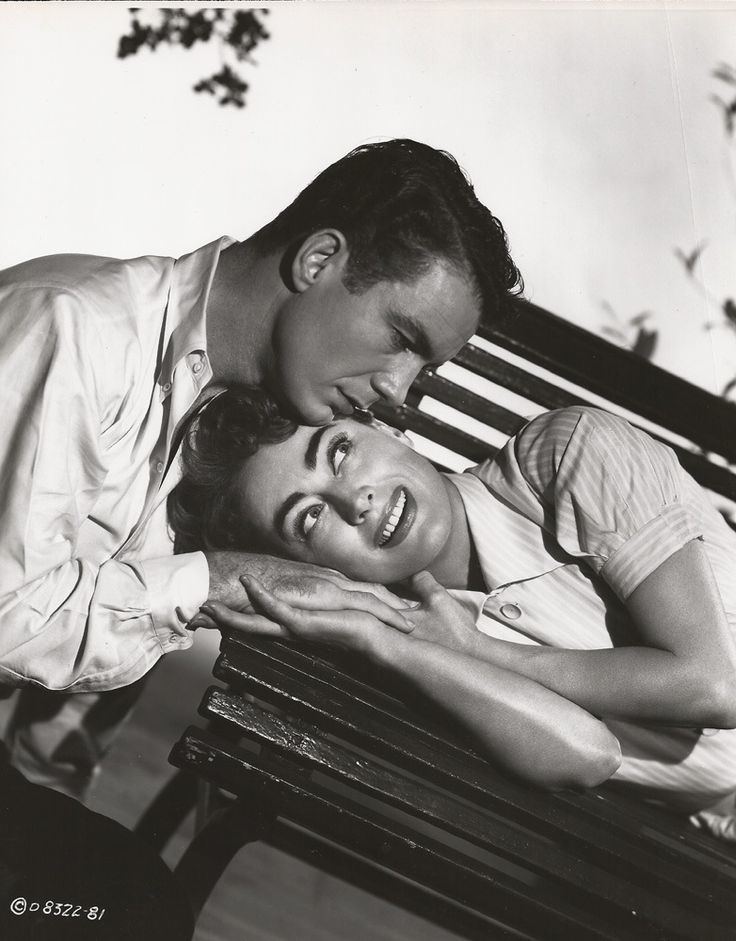 Autumn Leaves (film) Joan Crawford and Cliff Robertson in Autumn Leaves 1956 Classic