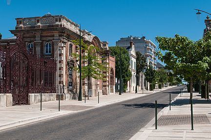 Avenue de Champagne httpsuploadwikimediaorgwikipediacommonsthu