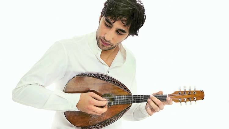 Avi Avital Avi Avital plays Bach39s Concerto in D minor Allegro