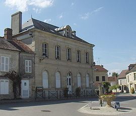 Avilly-Saint-Léonard httpsuploadwikimediaorgwikipediacommonsthu