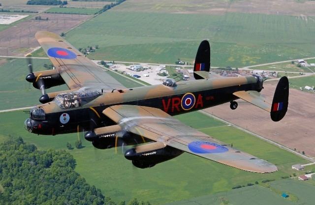 Avro Lancaster Lancaster crew flight Lincolnshire Aviation Heritage Centre