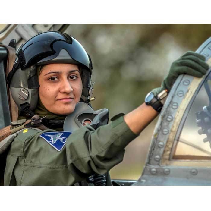 Ayesha Farooq Pakistan fighter pilot Ayesha Farooq wins battle of sexes