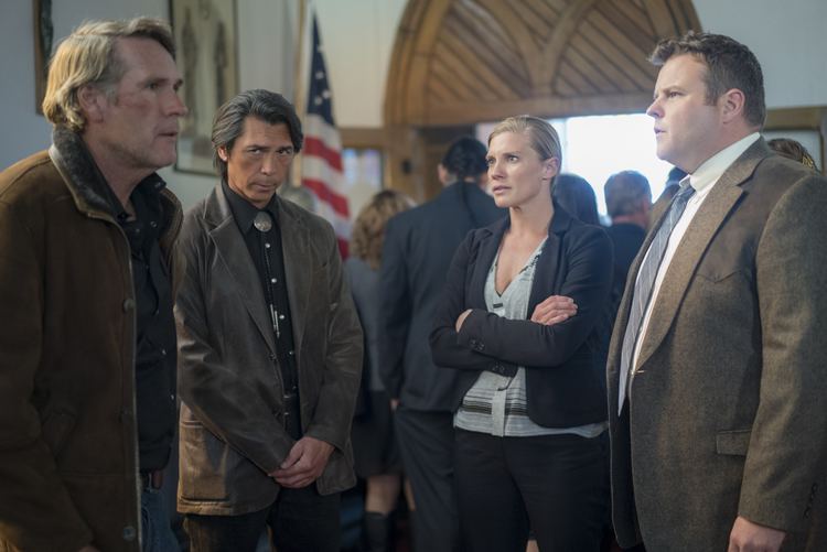 Lou Diamond Phillips, Katee Sackhoff, Robert Taylor, and Adam Bartley talking to each other in a scene from Longmire (2012 tv series)