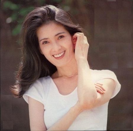 Ayumi Ishida (actress) Ayumi Ishida Lire au nid