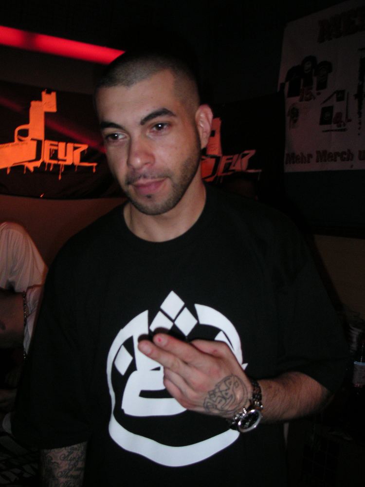 Azad (rapper) httpsuploadwikimediaorgwikipediacommonsff