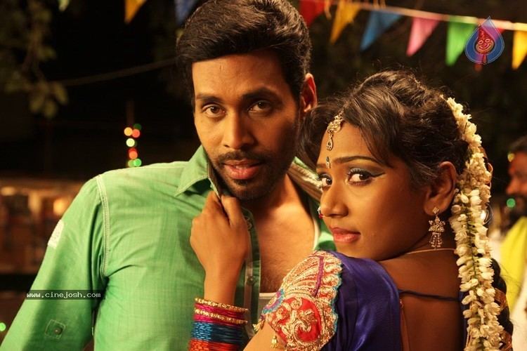 Azhagiya Pandipuram Azhagiya Pandipuram Tamil Movie Hot Stills Photo 4 of 20