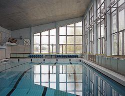 Azure Swimming Pool httpsuploadwikimediaorgwikipediacommonsthu