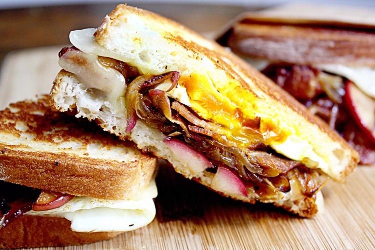 Bacon, egg and cheese sandwich Bacon and Egg Grilled Cheese with Caramelized Onions and Apples