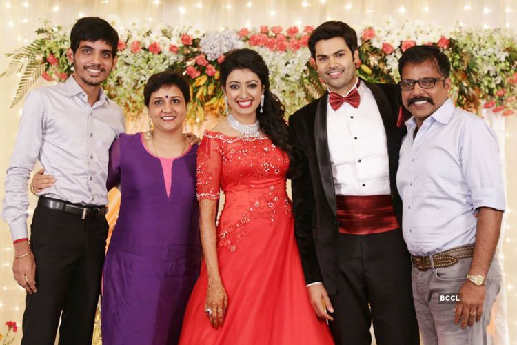 Badava Gopi with family at Ganesh Venkatraman and Nisha Krishnan's wedding reception party