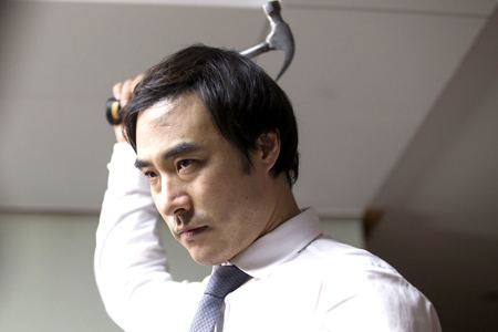 Bae Seong-woo Actor Bae Sungwoo steals scene in Office