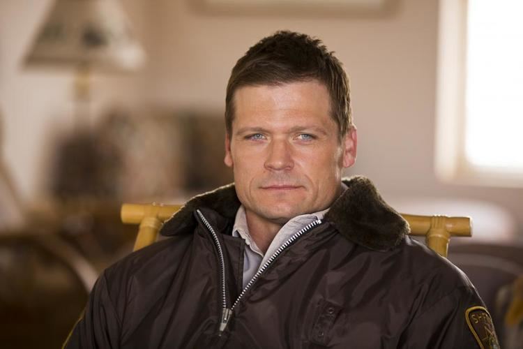 Bailey Chase Bailey Chase kicks back Behind the Scenes Longmire AampE