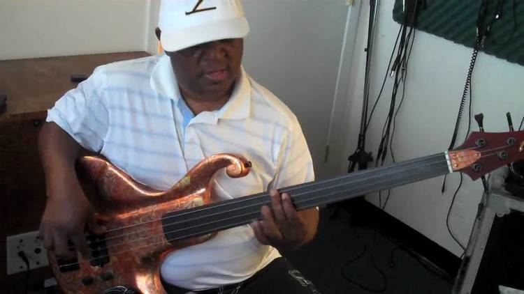 Bakithi Kumalo Paul Simons Graceland Fretless Basslines Lesson by Bakithi Kumalo