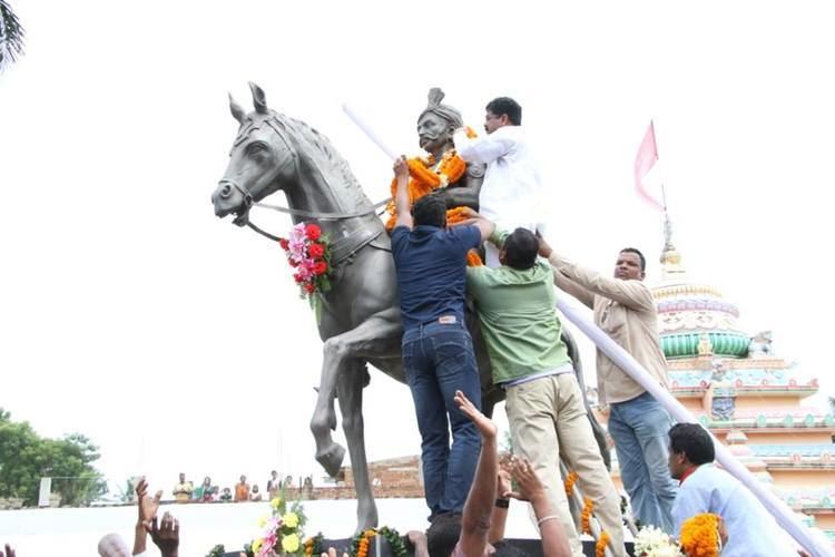 Bakshi Jagabandhu PNG Minister offers tribute to Bakshi Jagabandhu in Odisha