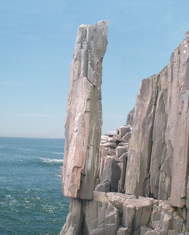 Balancing rock 10 Famous Balancing Rocks Around the World Amusing Planet