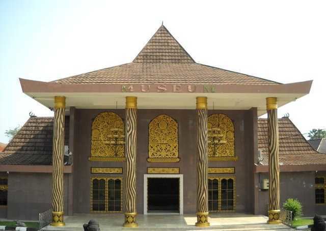 Balaputra Museum Bala Putra Dewa Reviews Indonesia Komunitas Jalan2