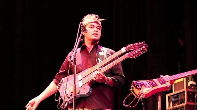 Balawan Balawan amp the Batuan Ethnic Fusion Introduction to his
