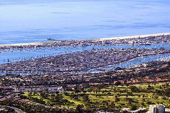 Balboa Island, Newport Beach httpsuploadwikimediaorgwikipediacommonsthu