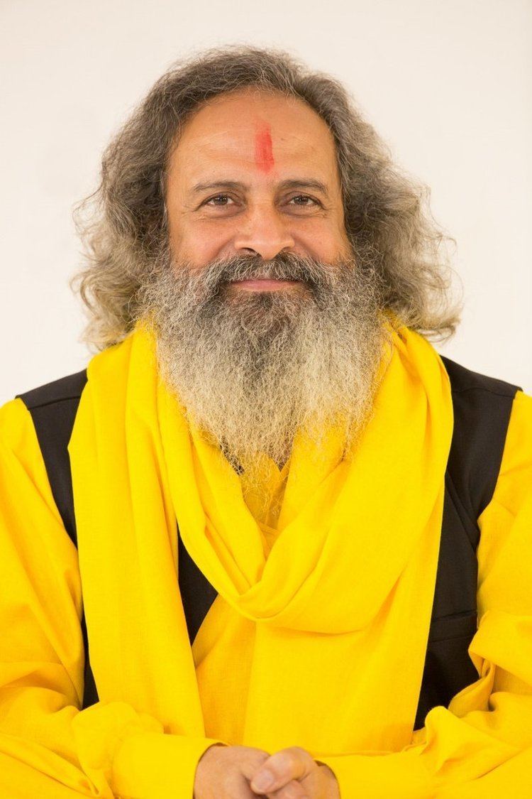 Baljit Singh (Sant Mat) wearing a black and yellow long-sleeved shirt