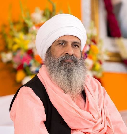 Baljit Singh (Sant Mat) wearing a black and light-pink long-sleeved shirt