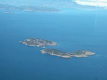Ballenas Island Light httpsuploadwikimediaorgwikipediacommonsthu