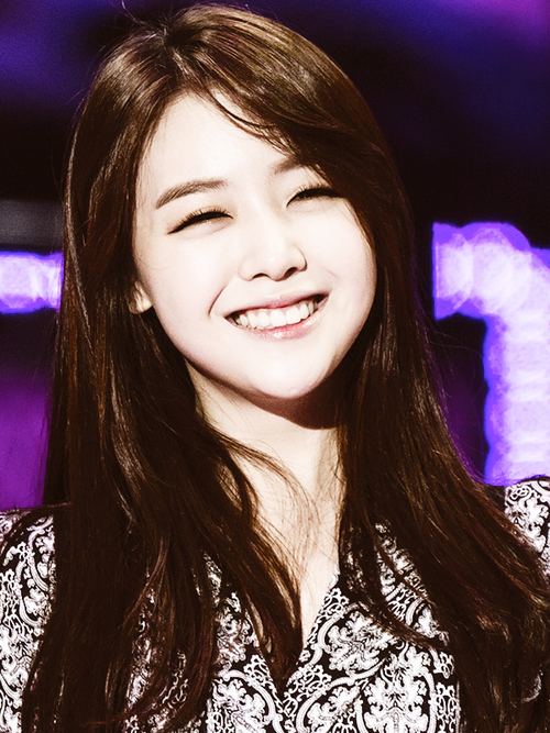 Bang Min-ah angelic smile bang minah We Heart It minah girl39s day and kpop