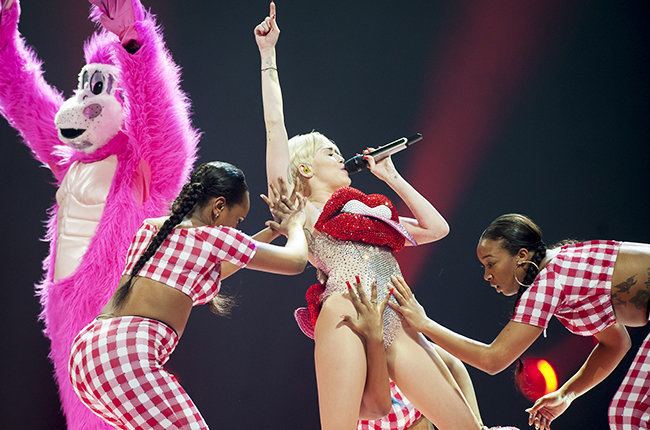Bangerz Tour Moves Like Miley Cyrus39 Wildest Moments on Her 39Bangerz39 Tour