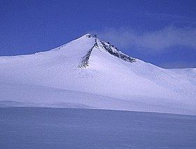 Barbeau Peak httpsuploadwikimediaorgwikipediacommonsthu