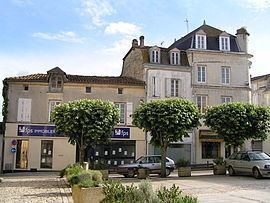 Barbezieux-Saint-Hilaire httpsuploadwikimediaorgwikipediacommonsthu