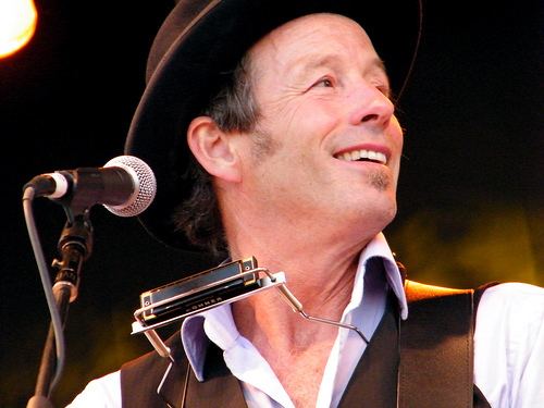 Barney Bentall LeDrews Muse Musings on popular music and current events Page 2