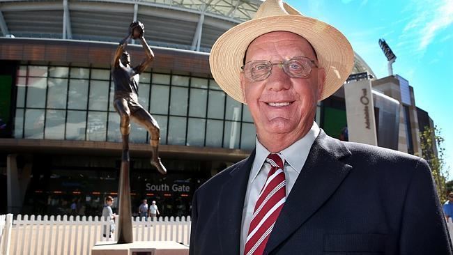 Barrie Robran A statue honouring Barrie Robran unveiled at Adelaide Oval