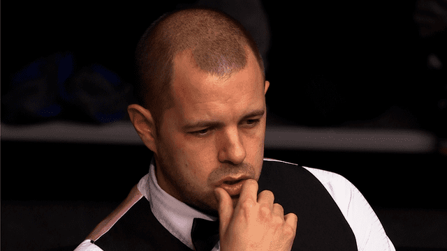 Barry Hawkins Masters Barry Hawkins misses respotted black BBC Sport