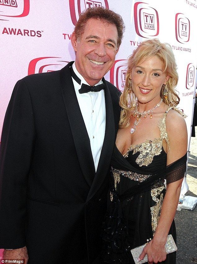Barry Williams (actor) Barry Williams slams his baby mama for calling him a deadbeat dad