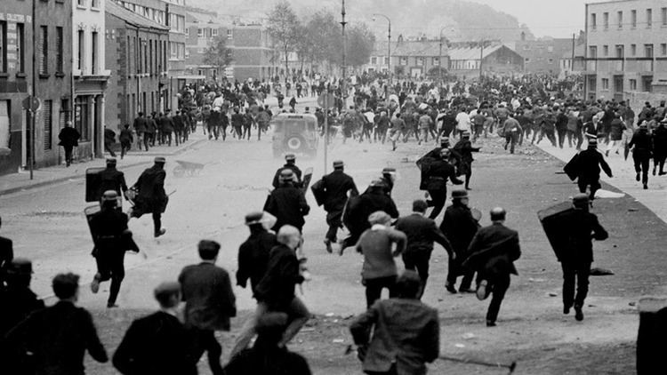 Battle of the Bogside Battle of the Bogside in Derry History of Ireland