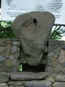 Batu Batikam httpsuploadwikimediaorgwikipediacommonsthu