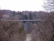 Bayview Bridge (Toronto) httpsuploadwikimediaorgwikipediacommonsthu