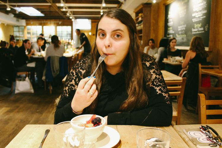 Beanie Feldstein THEY EITHER WANT THE BEAN OR THEY DONT Brunch with Beanie