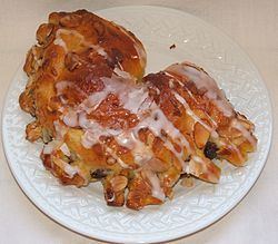 Bear claw (pastry) httpsuploadwikimediaorgwikipediacommonsthu