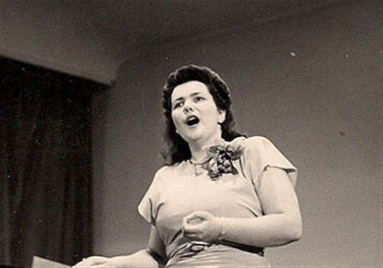 Beatrice Krebs Obituary Contralto Beatrice Krebs at home in opera or musical