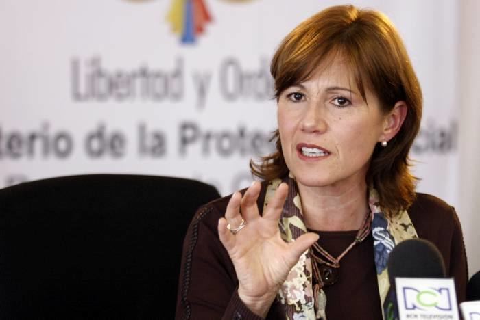 Beatriz Londoño Soto Gobierno evaluar propuesta de Petro sobre centros de consumo