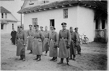 Bełżec extermination camp httpsuploadwikimediaorgwikipediacommonsthu