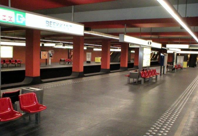 Beekkant metro station