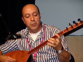 Behsat Üvez Zanger en multiinstrumentalist Behsat vez overleden