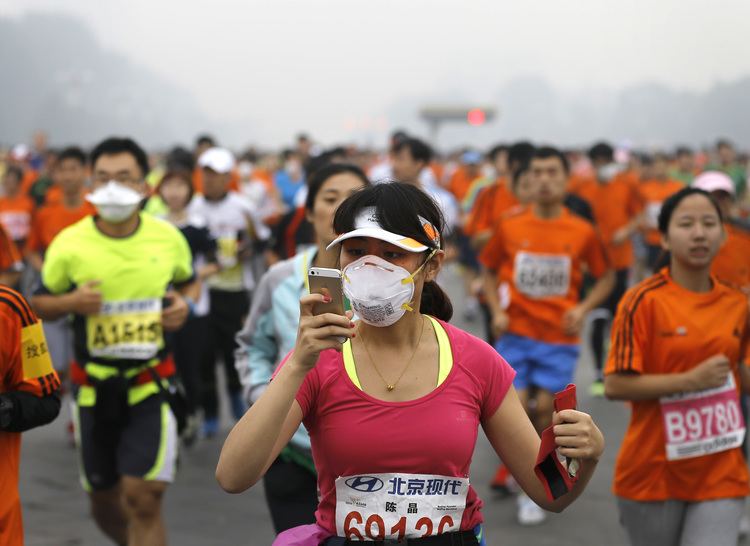 Beijing Marathon Beijing Marathon run through smog video photos OlympicTalk