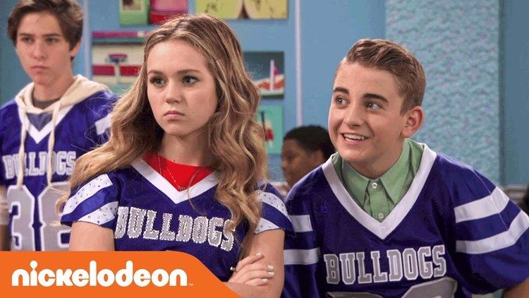 Bella and the Bulldogs Bella and the Bulldogs 39Traitor Dater39 Official Clip Nick YouTube