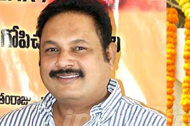 Bellamkonda Suresh Kandireega director complains against Bellamkonda IBNLive