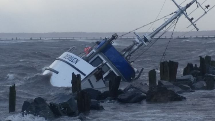 Bellingham Bay Coast Guard rescues men from fishing boat in Bellingham Bay 790 KGMI